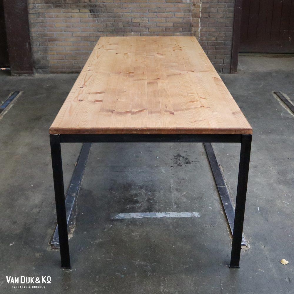 Tafel met zwart metalen frame - Afbeelding 3