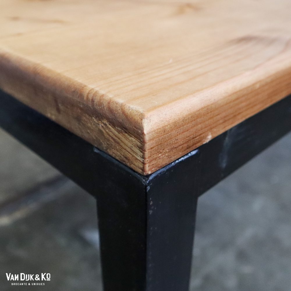 Tafel met zwart metalen frame - Afbeelding 4