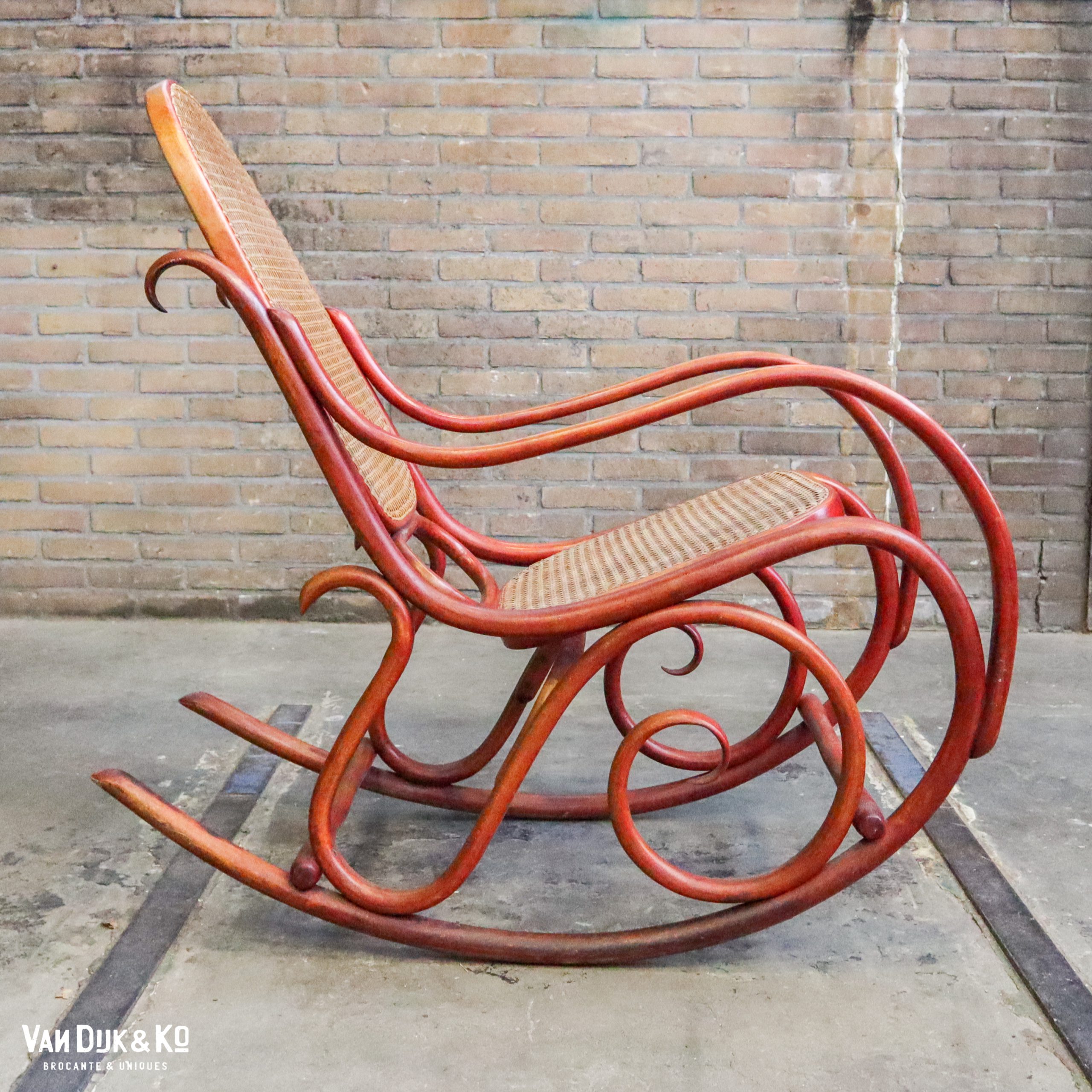 insect negeren Onvermijdelijk Schommelstoel, Thonet stijl » Van Dijk & Ko