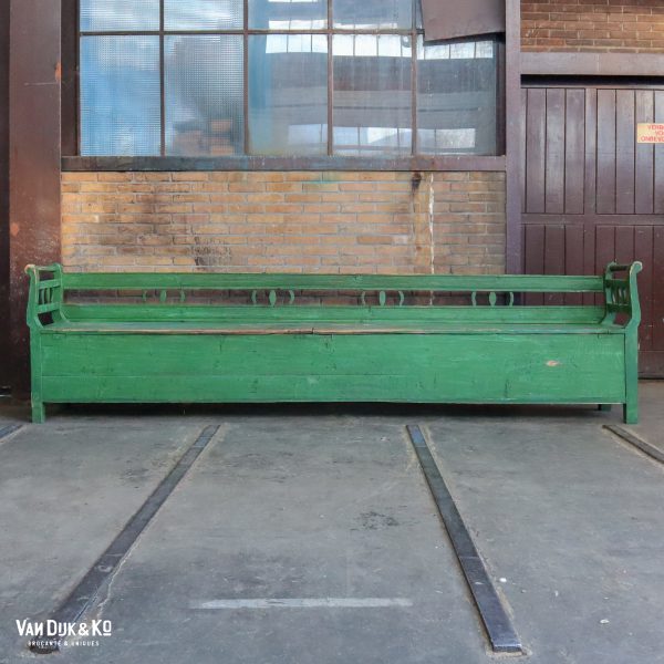 Groene houten klepbank