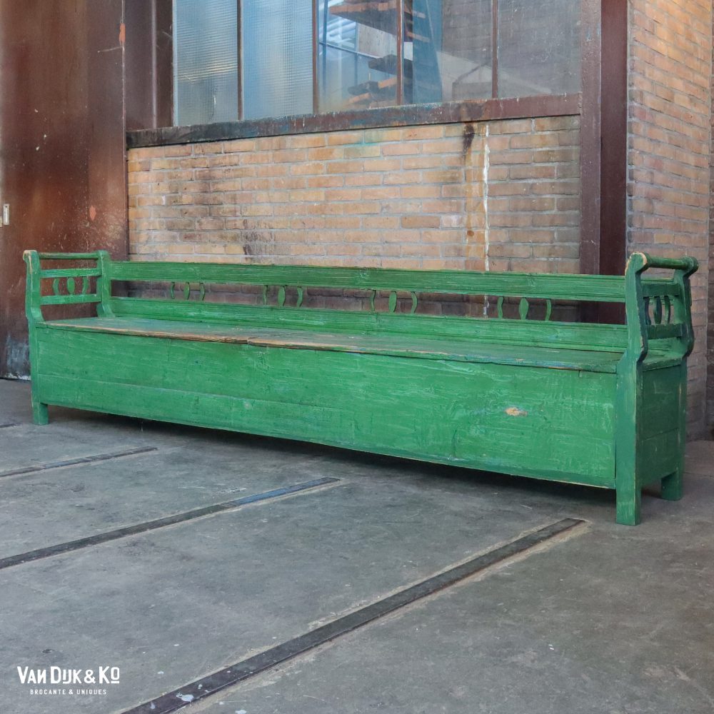 Groene houten klepbank