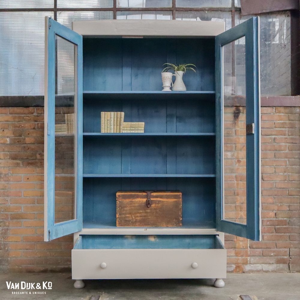 Vitrinekast met blauwe binnenkant - Afbeelding 3
