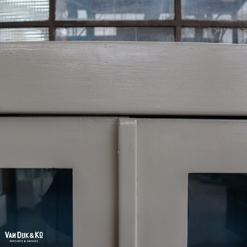 Vitrinekast met blauwe binnenkant - Afbeelding 4