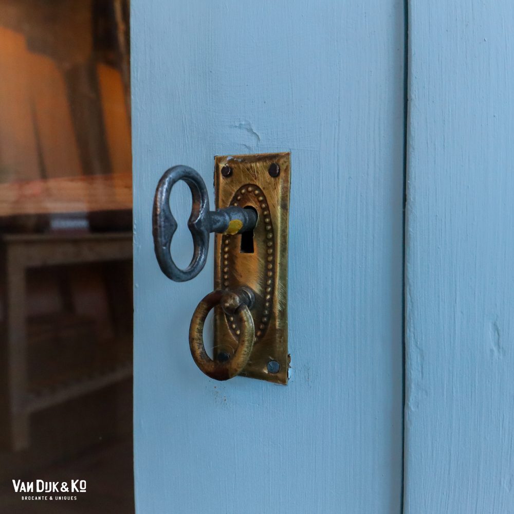 Blauwe eendeurs vitrinekast - Afbeelding 7