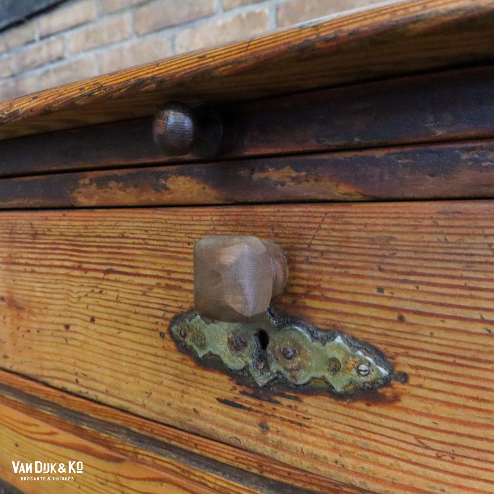 Brocante dressoir met uitschuifbare plank - Afbeelding 7