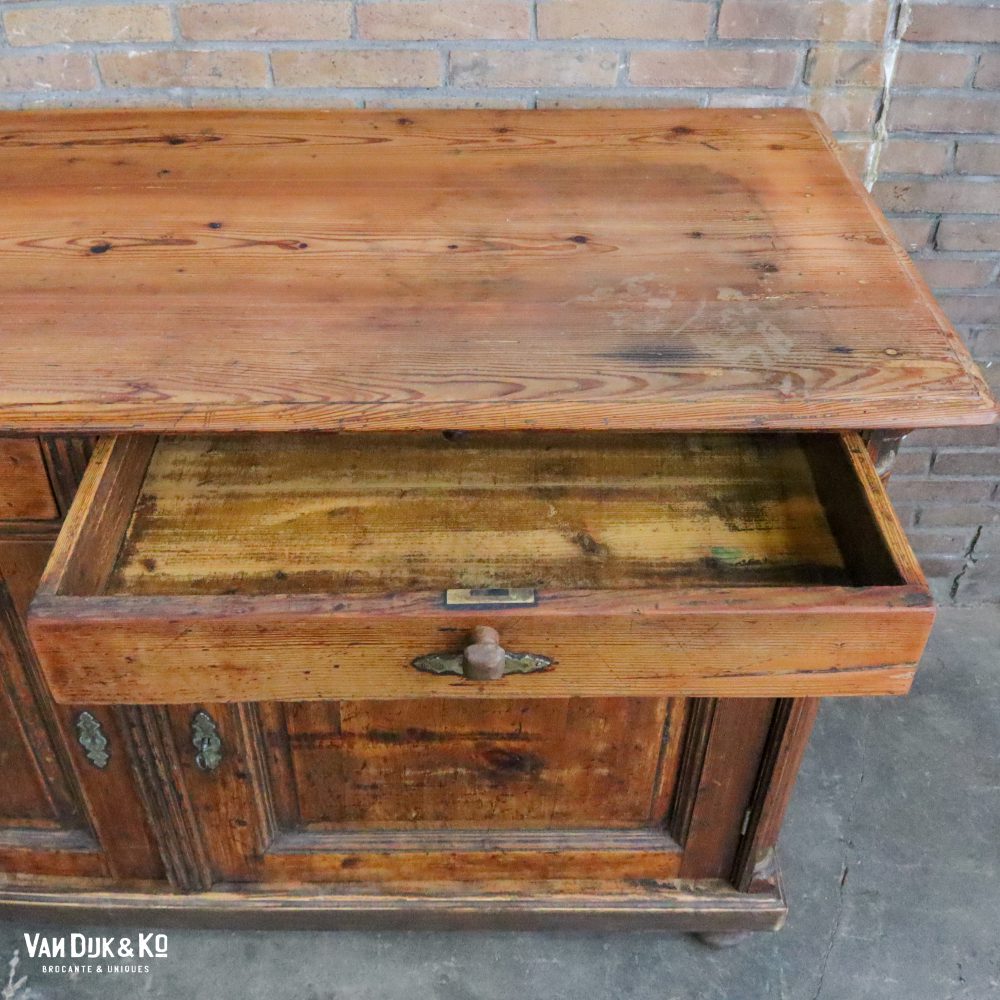 Brocante dressoir met uitschuifbare plank - Afbeelding 4