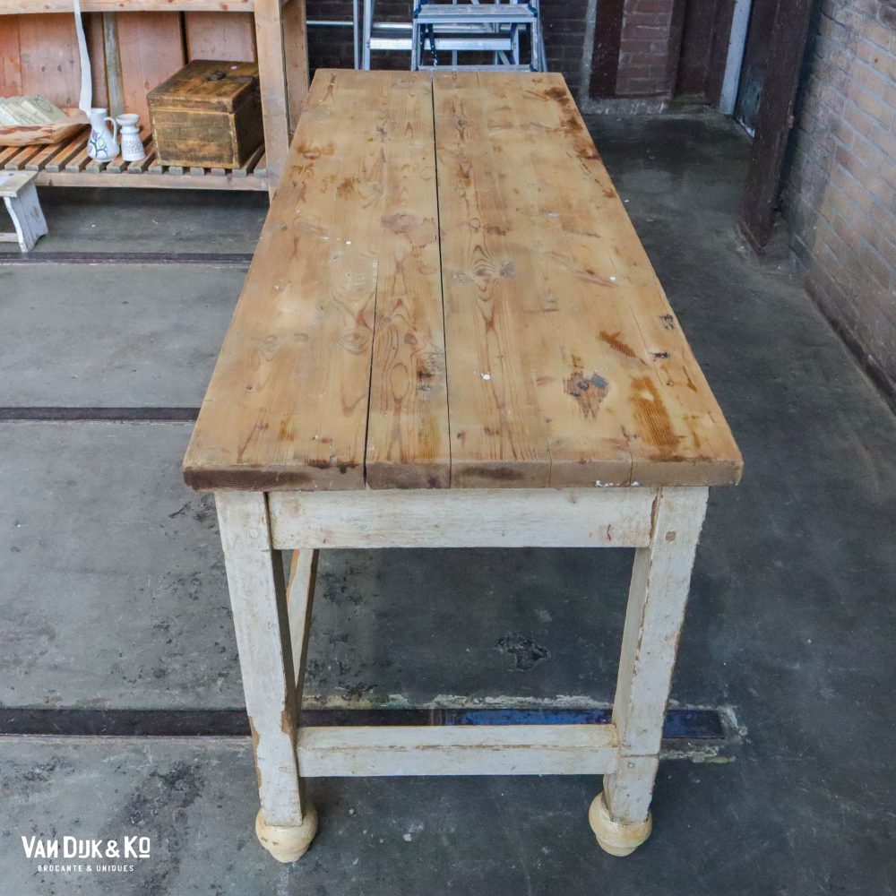 Robuuste houten tafel - Afbeelding 3