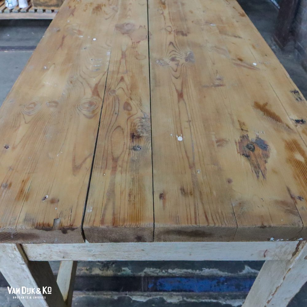 Robuuste houten tafel - Afbeelding 4