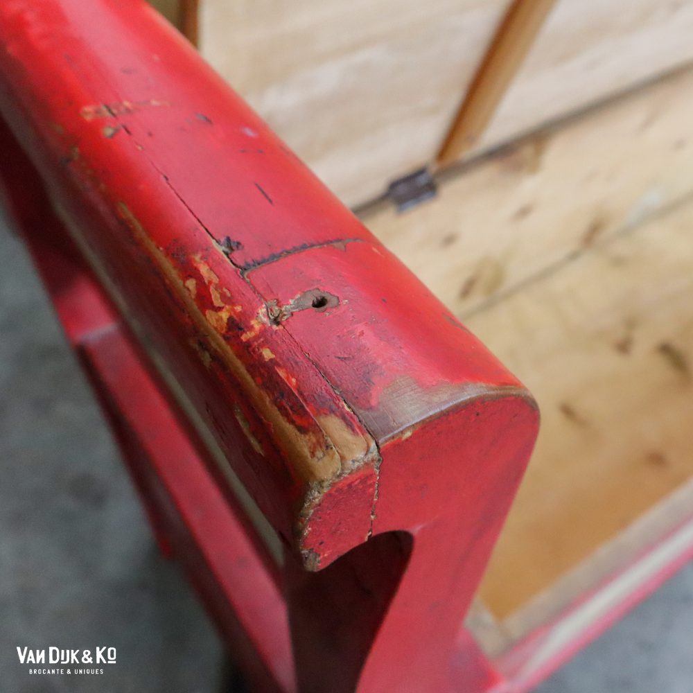 Beschilderde rode klepbank - Afbeelding 7