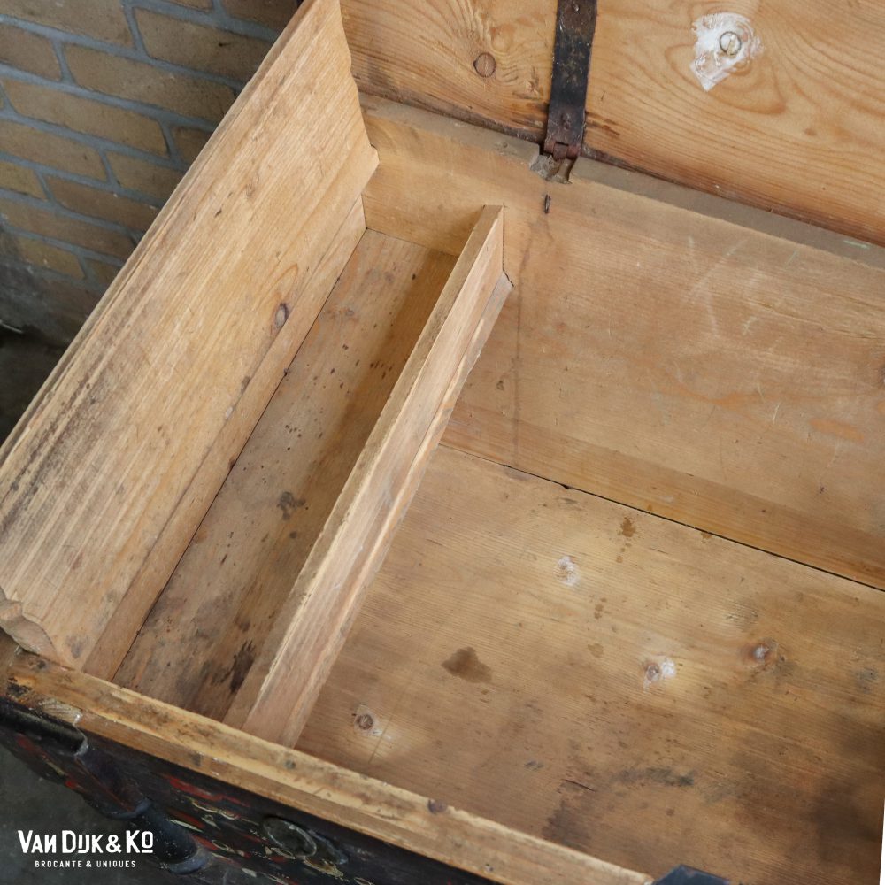 Beschilderde kist met la - Afbeelding 5