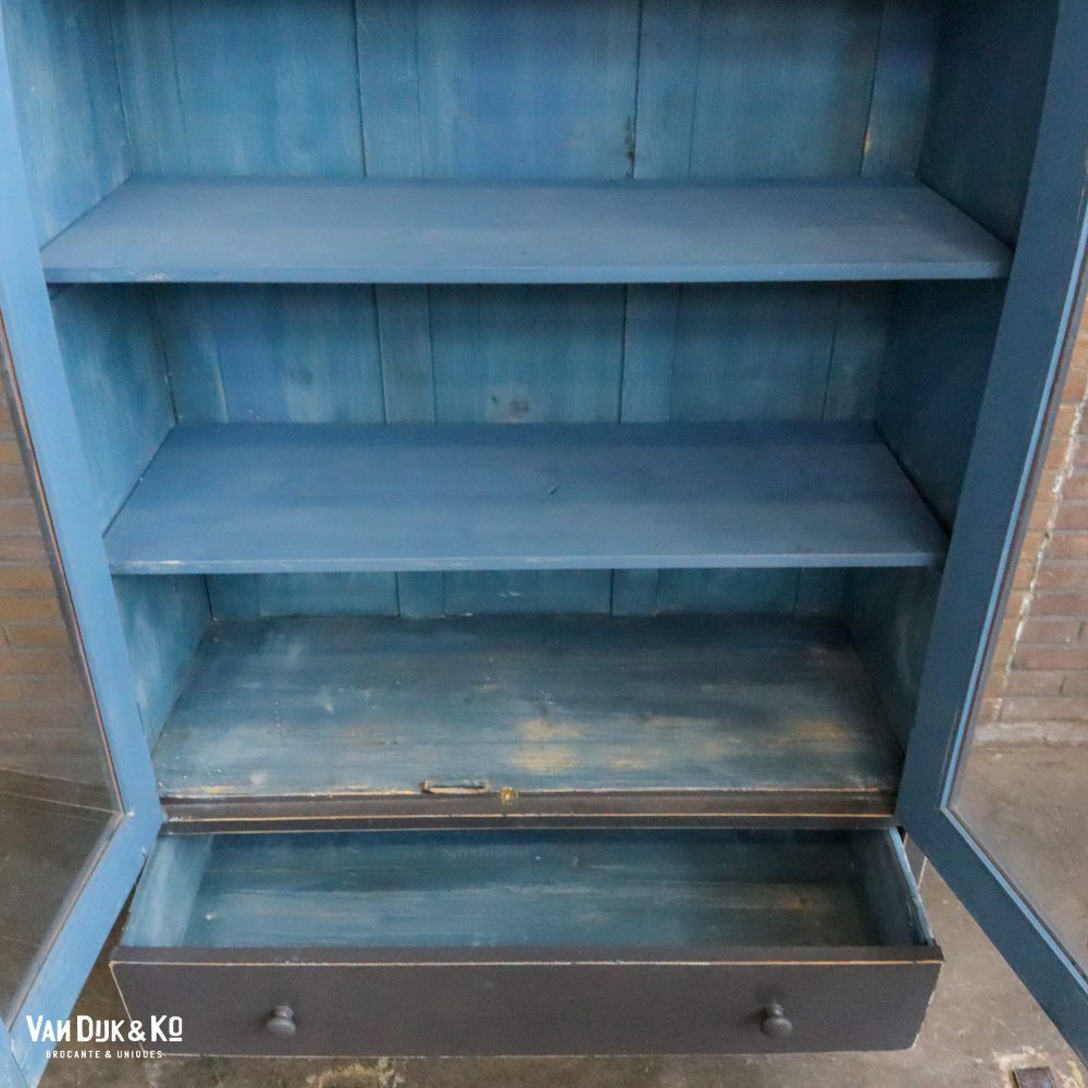 Donkergrijze vitrinekast met blauwe binnenkant - Afbeelding 5