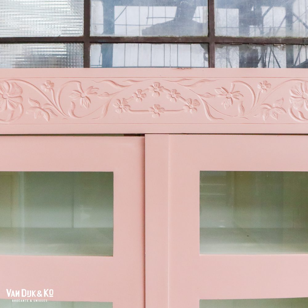 Roze vitrinekast met witte binnenkant - Afbeelding 4