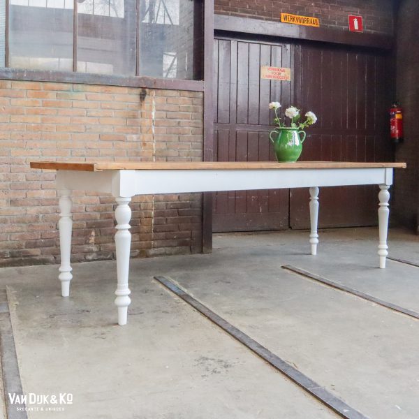 Landelijke houten tafel