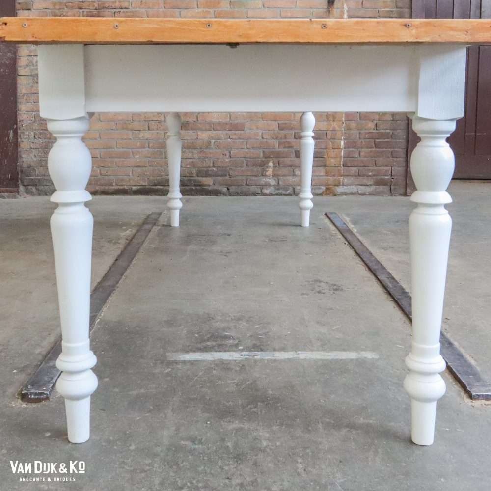 Landelijke houten tafel - Afbeelding 8