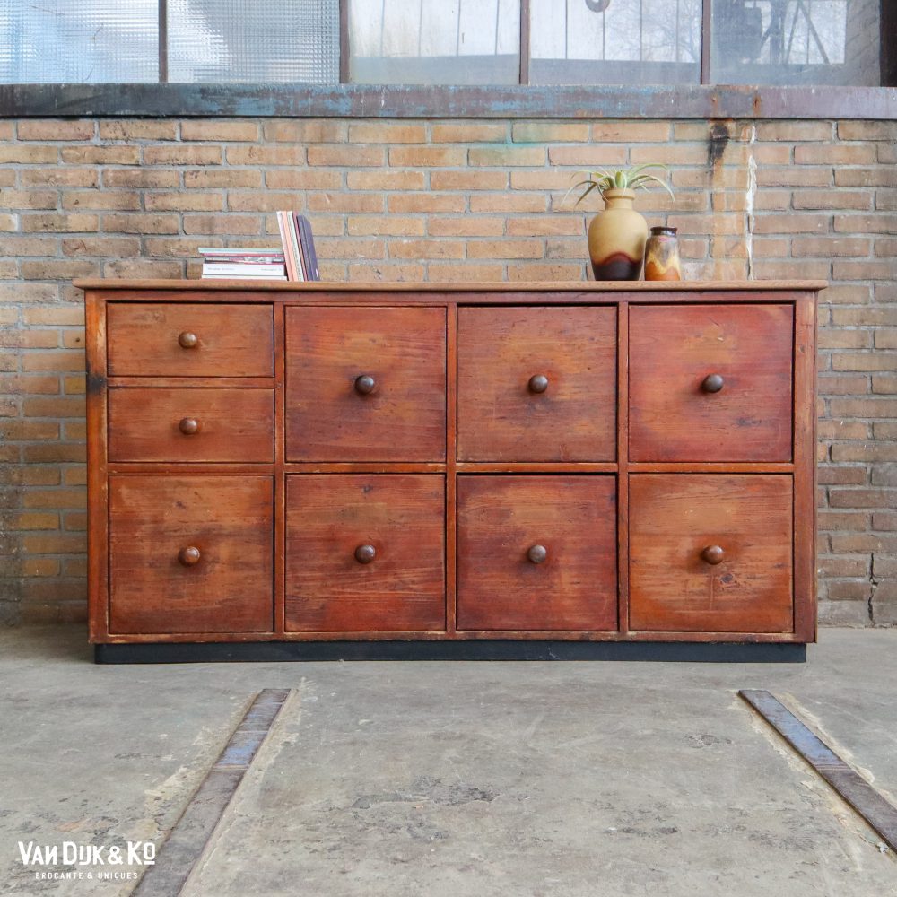 Brocante dressoir met lades