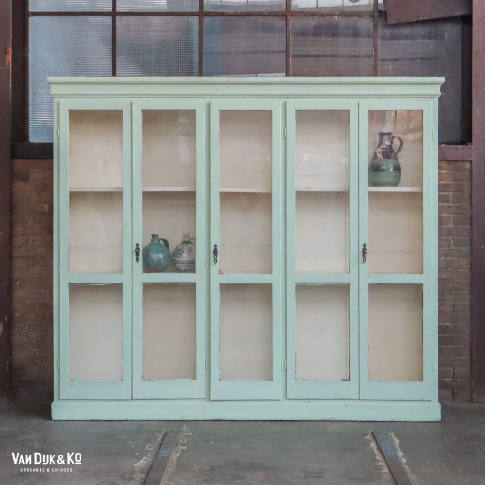 Mintgroene vitrinekast