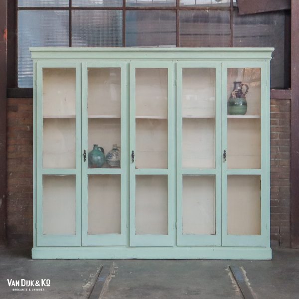 Mintgroene vitrinekast