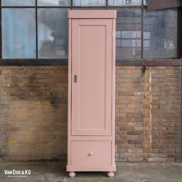 Roze eendeurs linnenkast