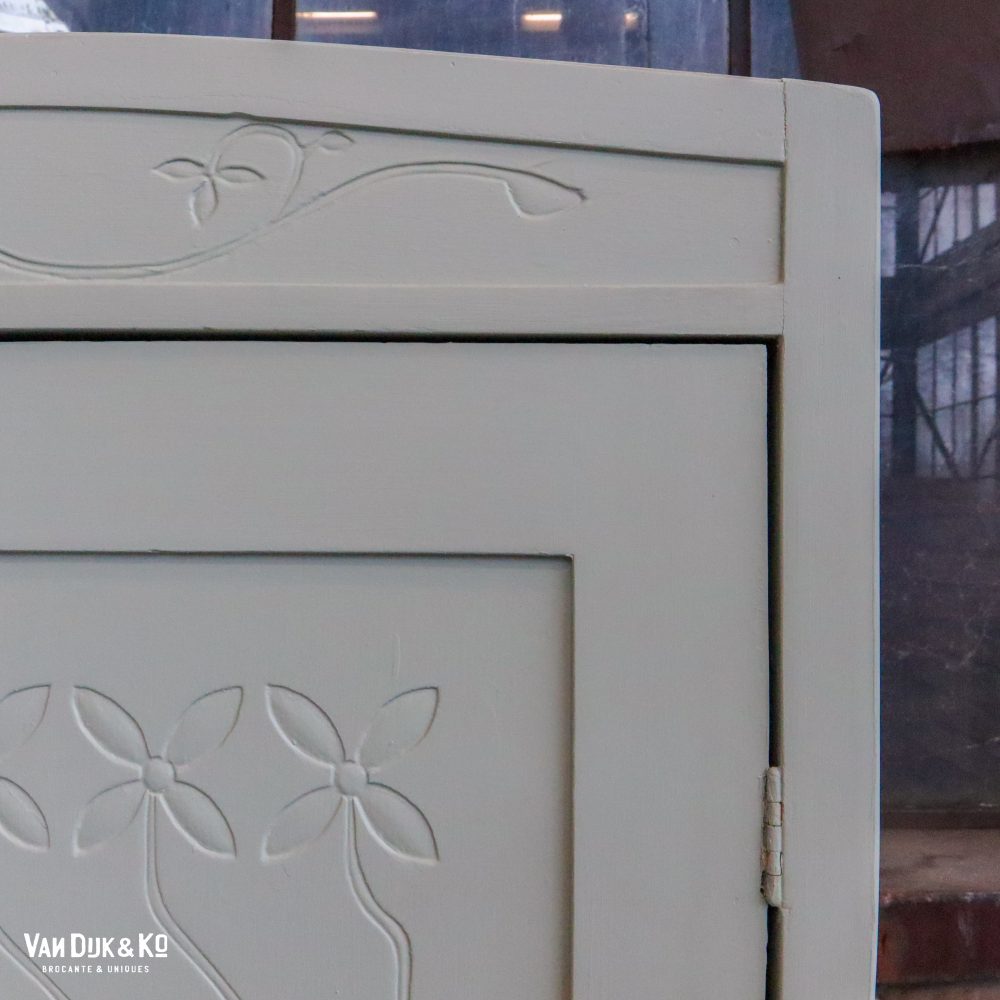 Brocante linnenkast met bloemen - Afbeelding 8