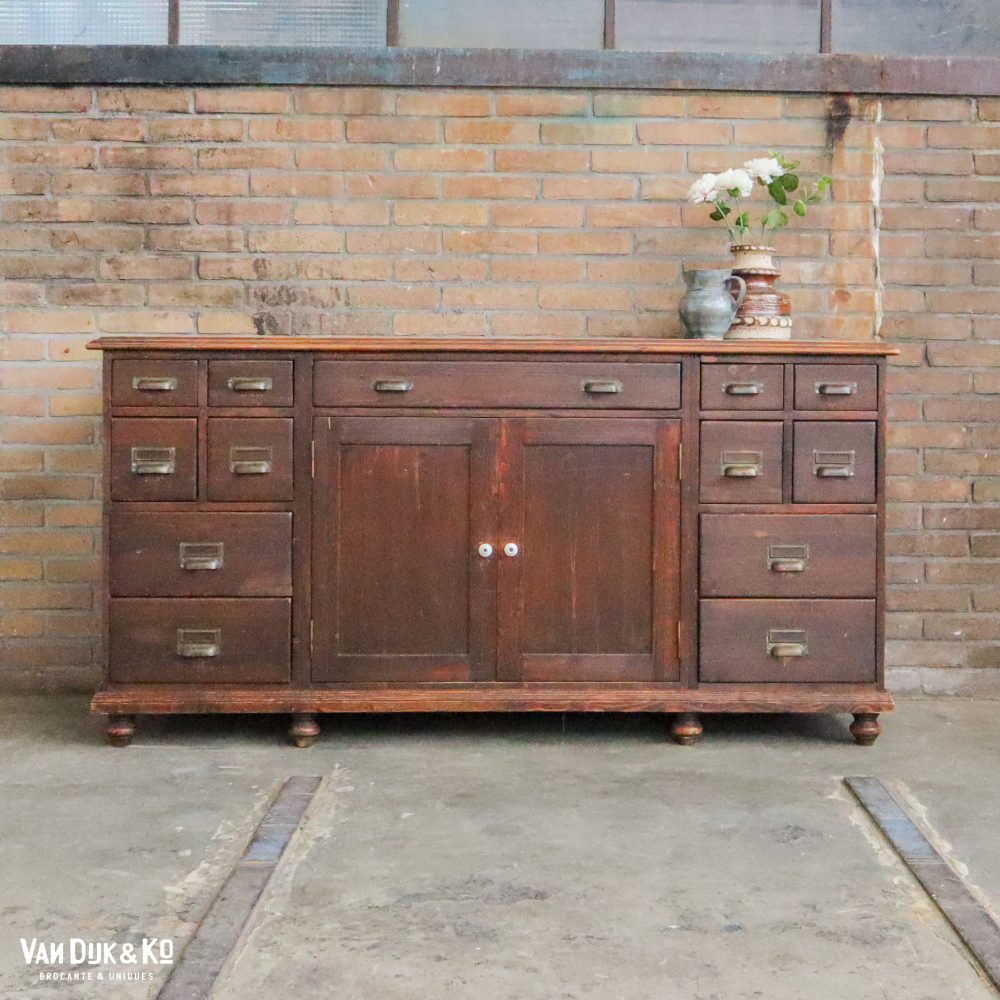 Brocante dressoir met lades