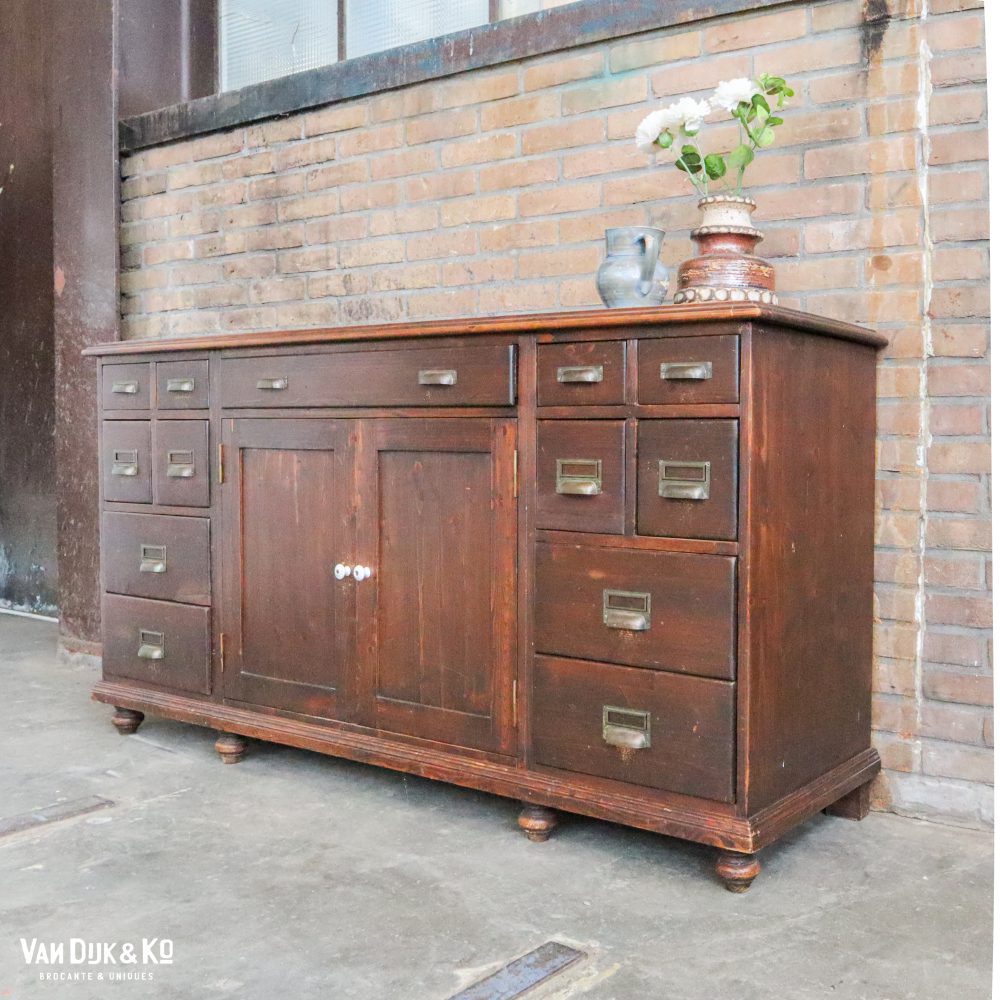 Brocante dressoir met lades