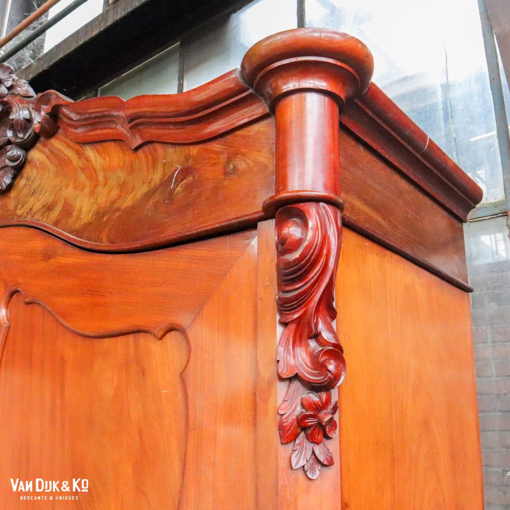Biedermeier linnenkast met kuif - demontabel - Afbeelding 10