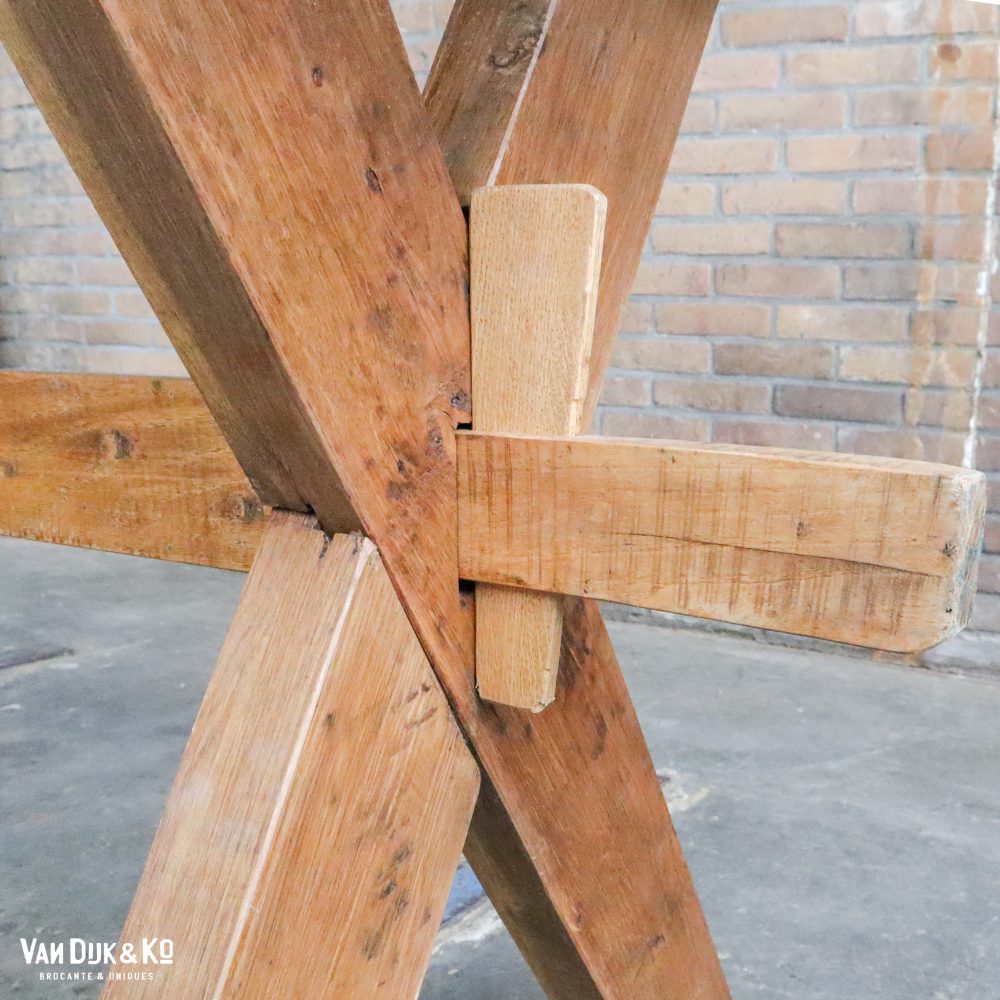 Houten kruispoot tafel - Afbeelding 7