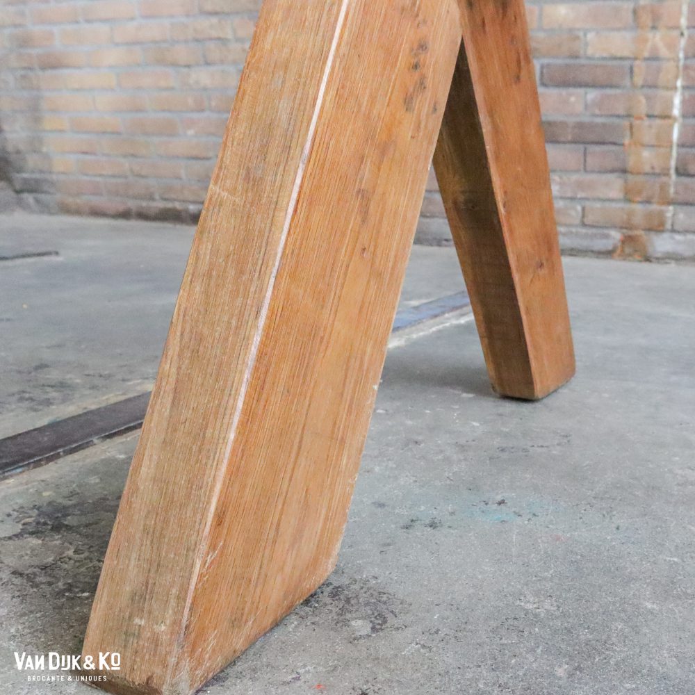 Houten kruispoot tafel - Afbeelding 8