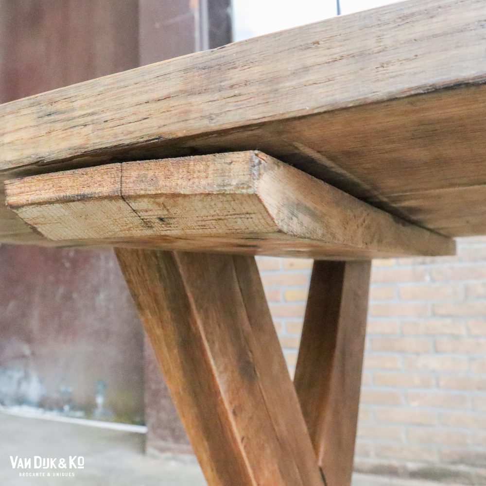 Houten kruispoot tafel - Afbeelding 6