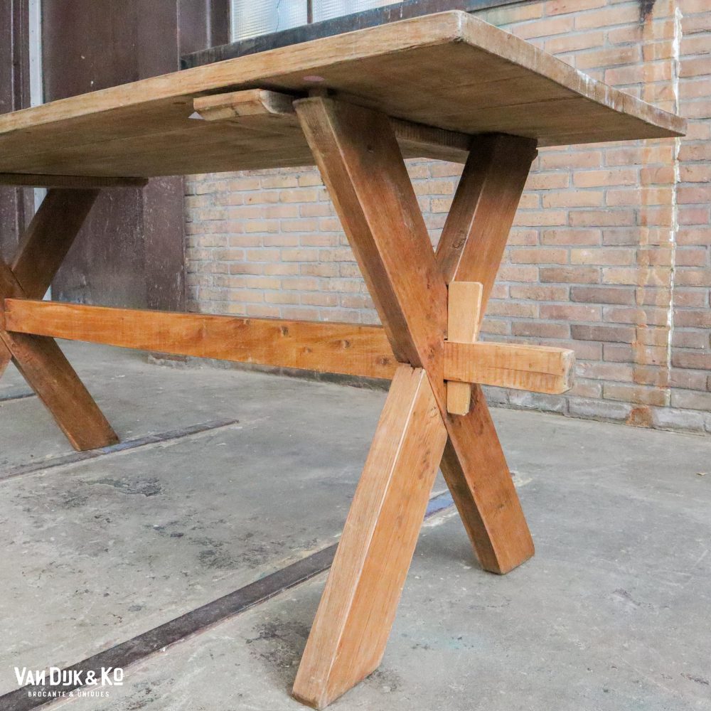 Houten kruispoot tafel - Afbeelding 5