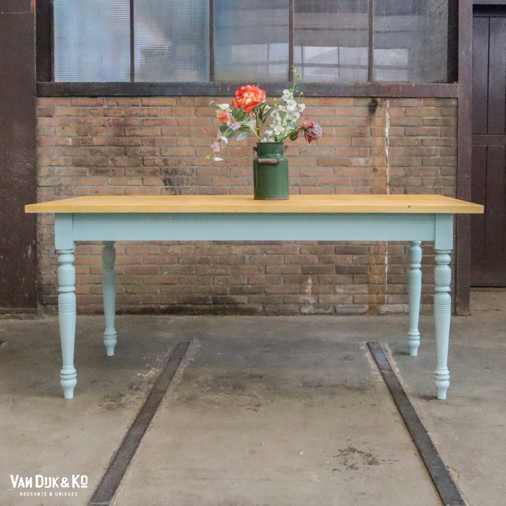Landelijke houten tafel