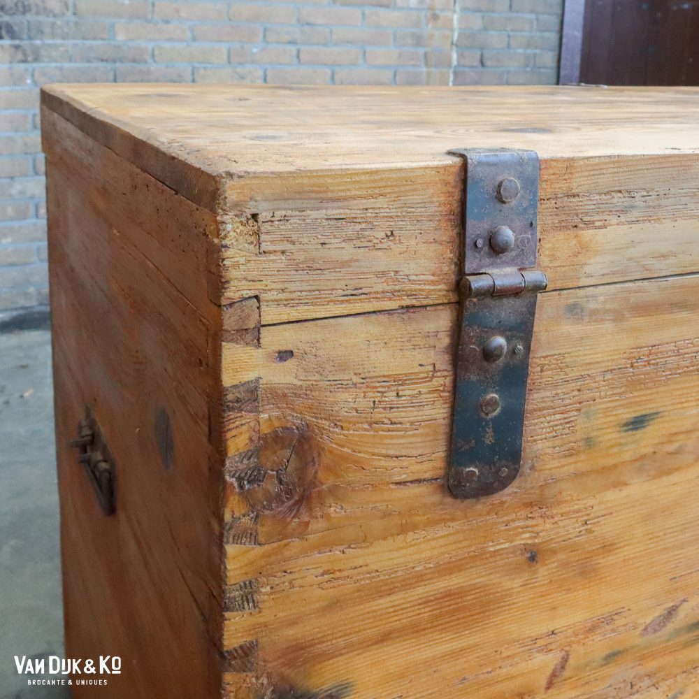Grote brocante kist - Afbeelding 8