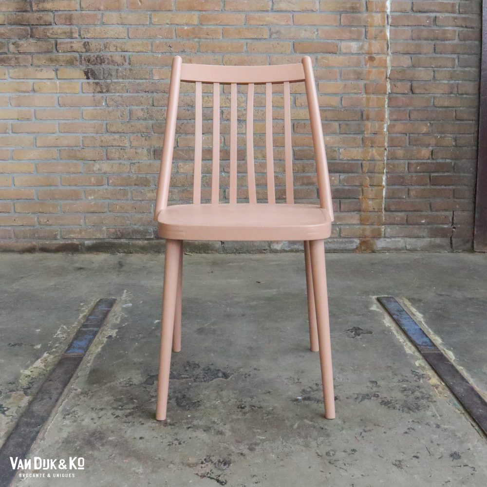 Leverkleurige houten stoeltjes - Afbeelding 3