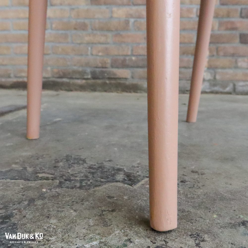 Leverkleurige houten stoeltjes - Afbeelding 8