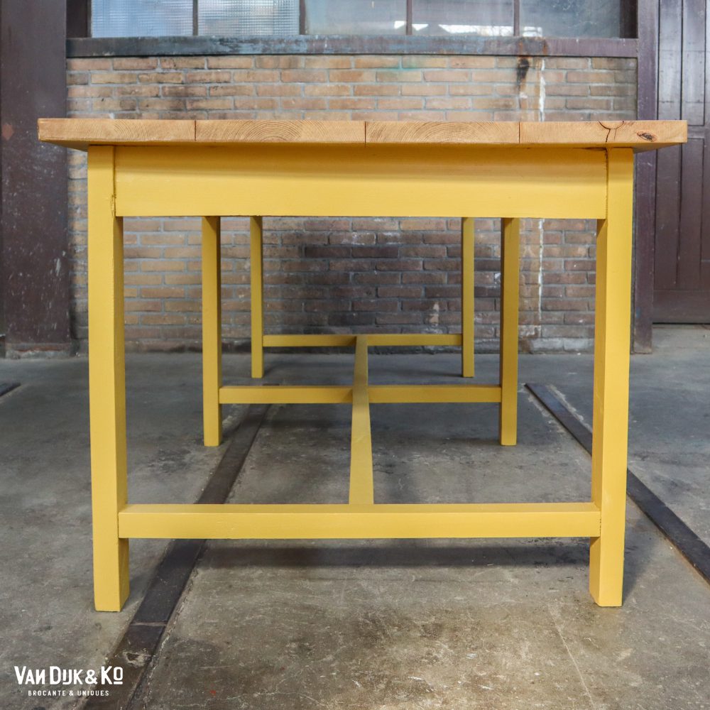 Houten tafel - geel onderstel - Afbeelding 3