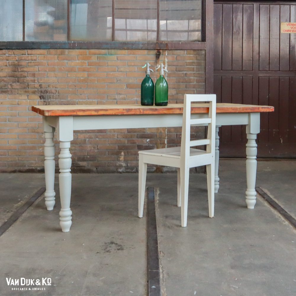 Landelijke tafel - off-white onderstel