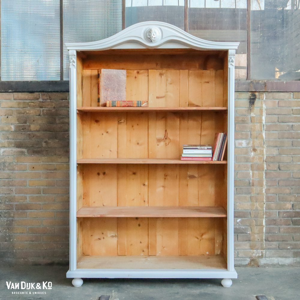 Brocante open boekenkast