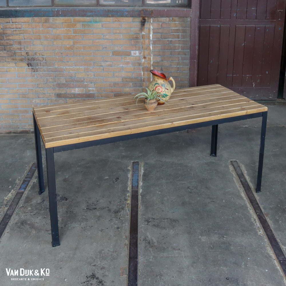 Tafel met zwart metalen frame - Afbeelding 2