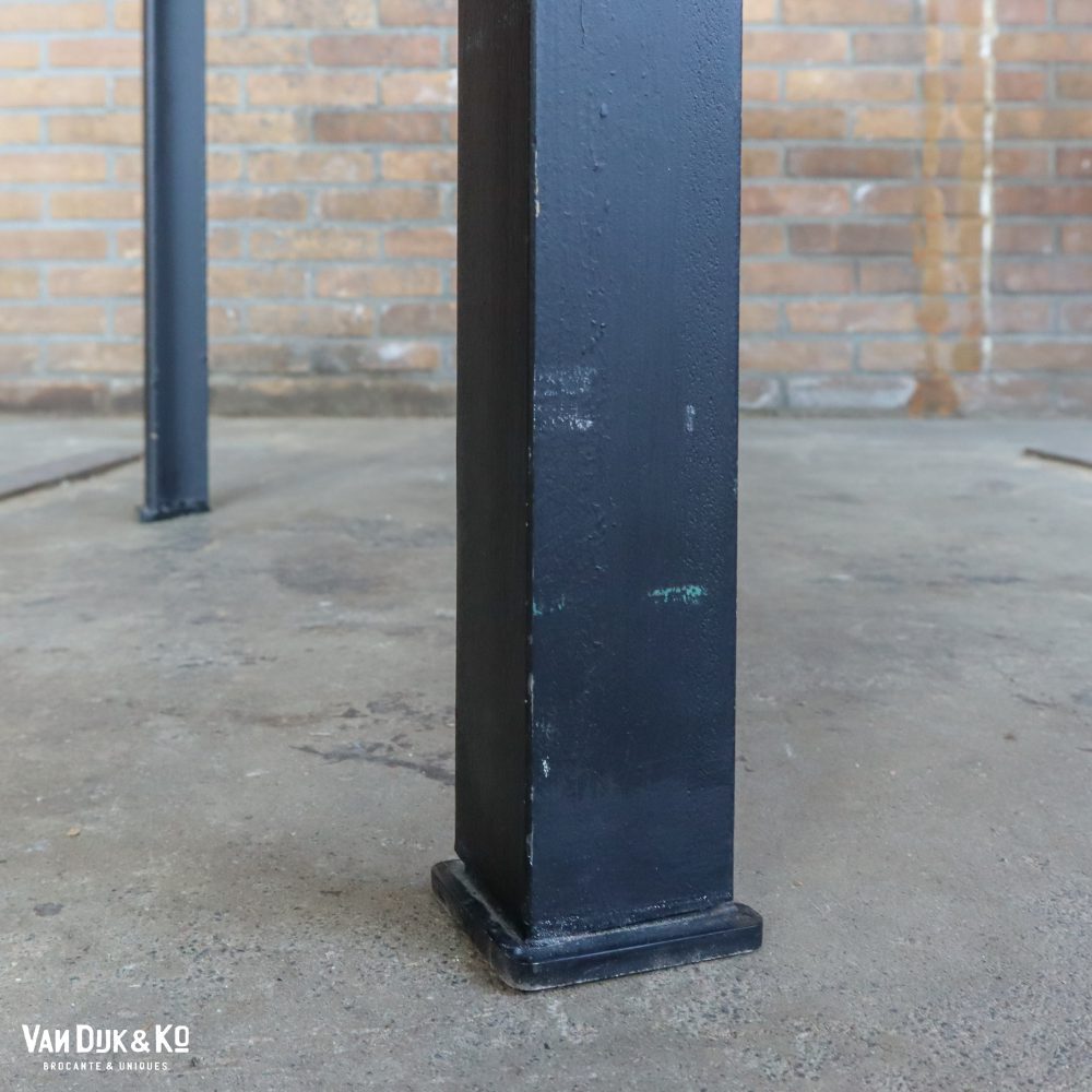 Tafel met zwart metalen frame - Afbeelding 8