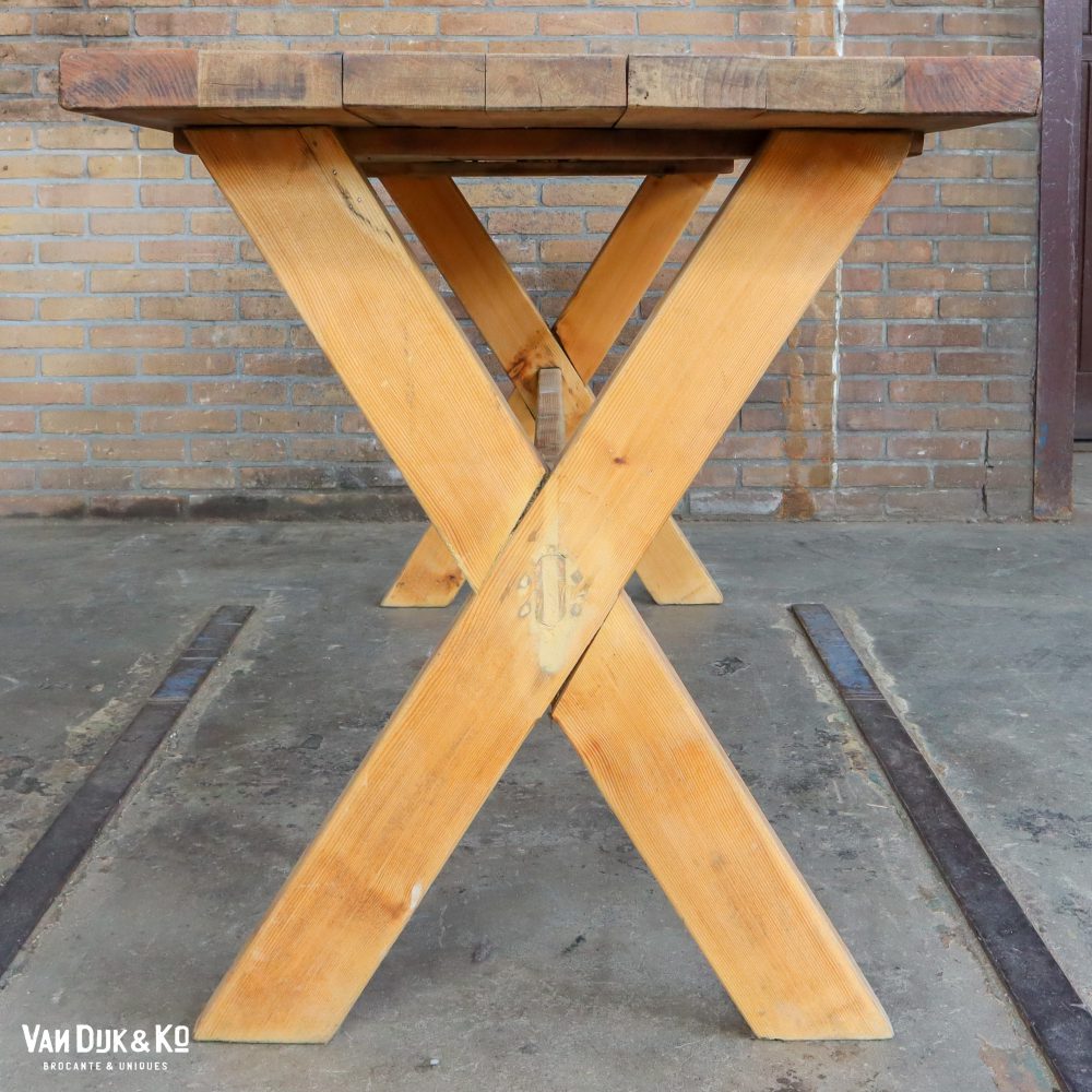 Houten kruispoot tafel - Afbeelding 7