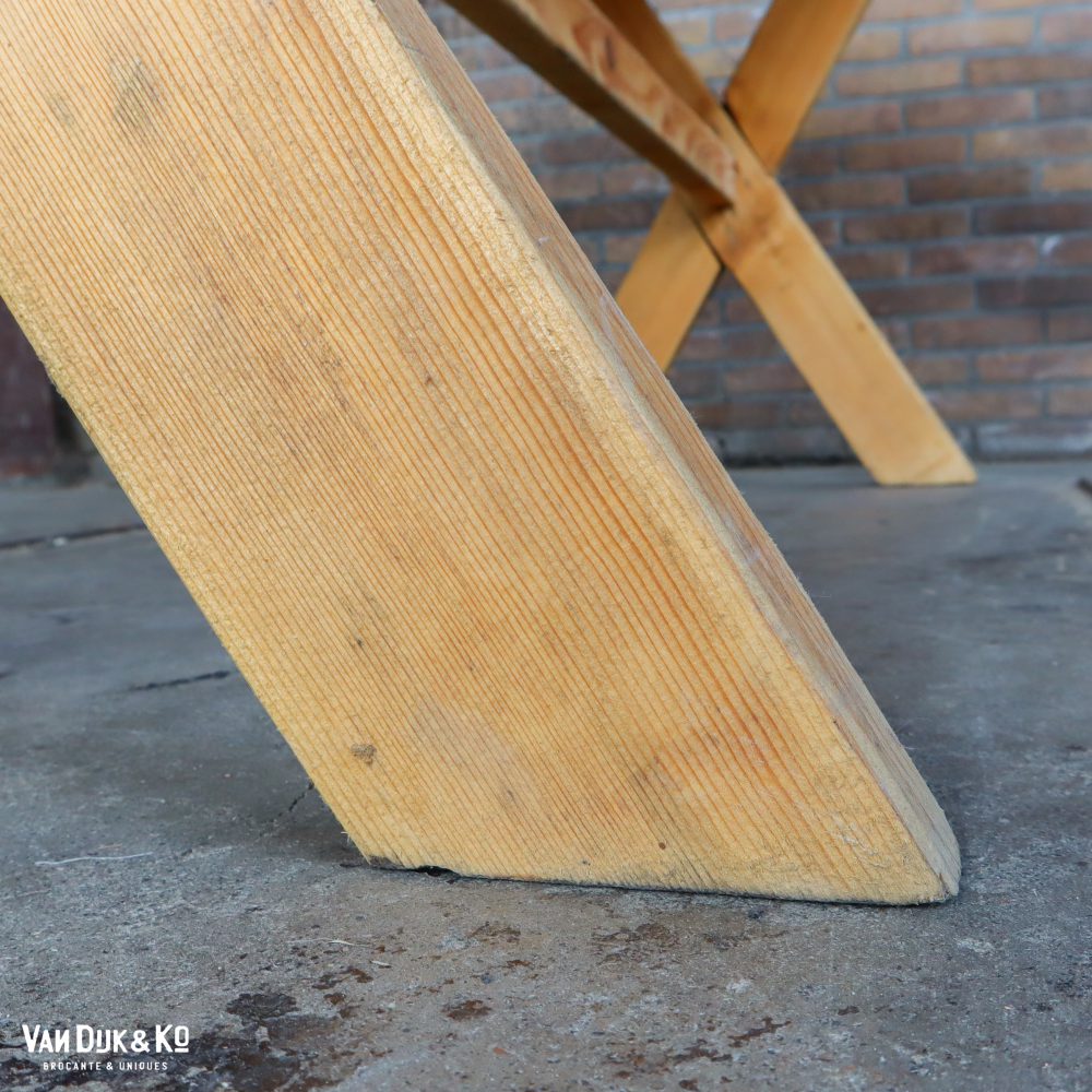 Houten kruispoot tafel - Afbeelding 8