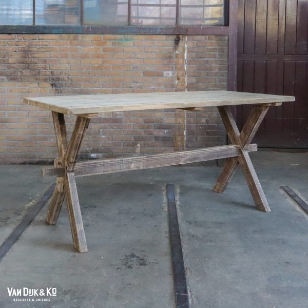 Houten kruispoottafel