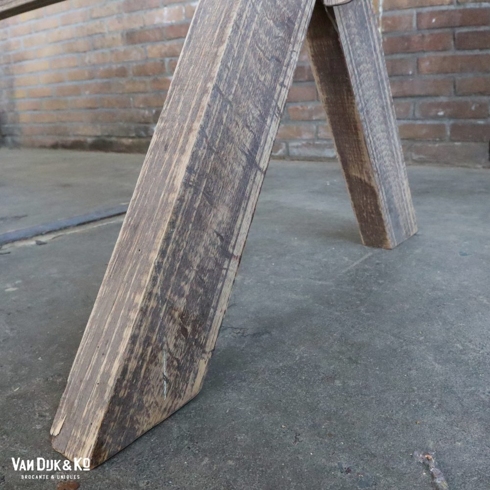Houten kruispoottafel - Afbeelding 6