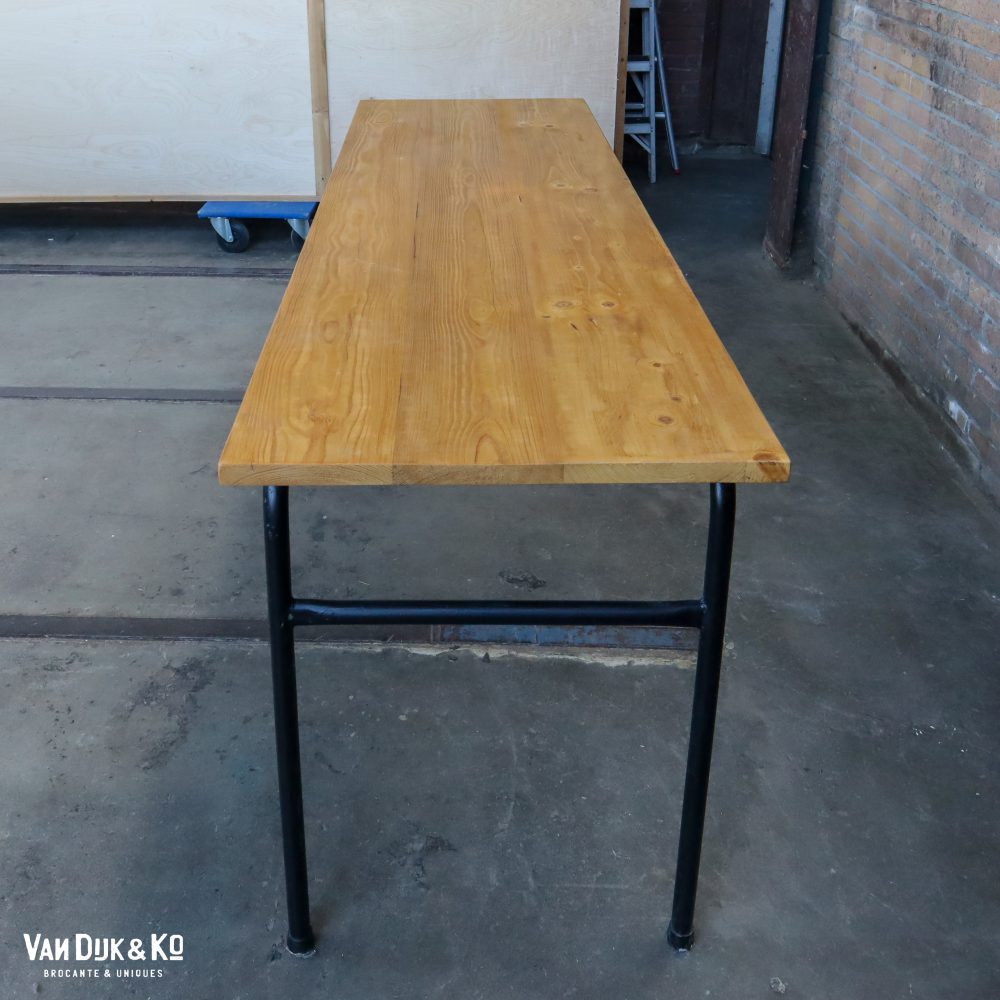 Tafel met zwart metalen frame - Afbeelding 4