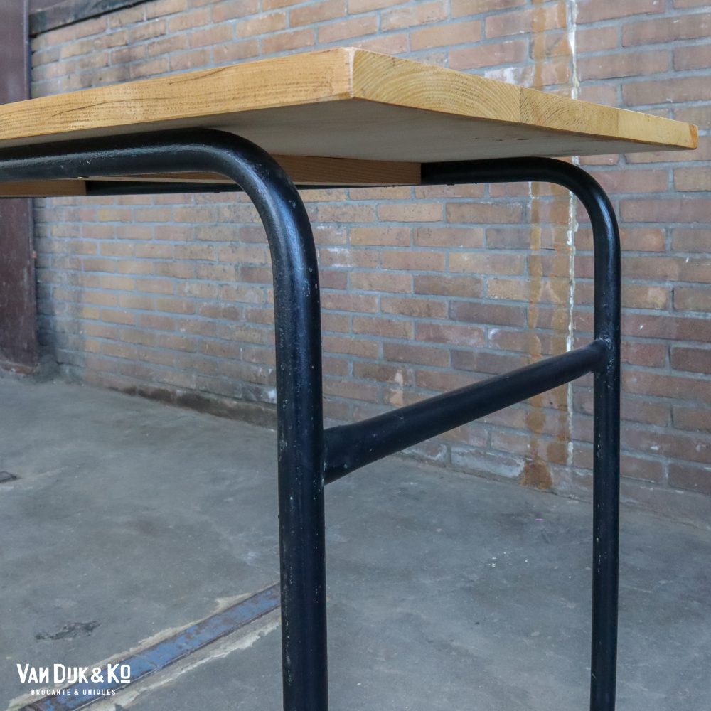 Tafel met zwart metalen frame - Afbeelding 5