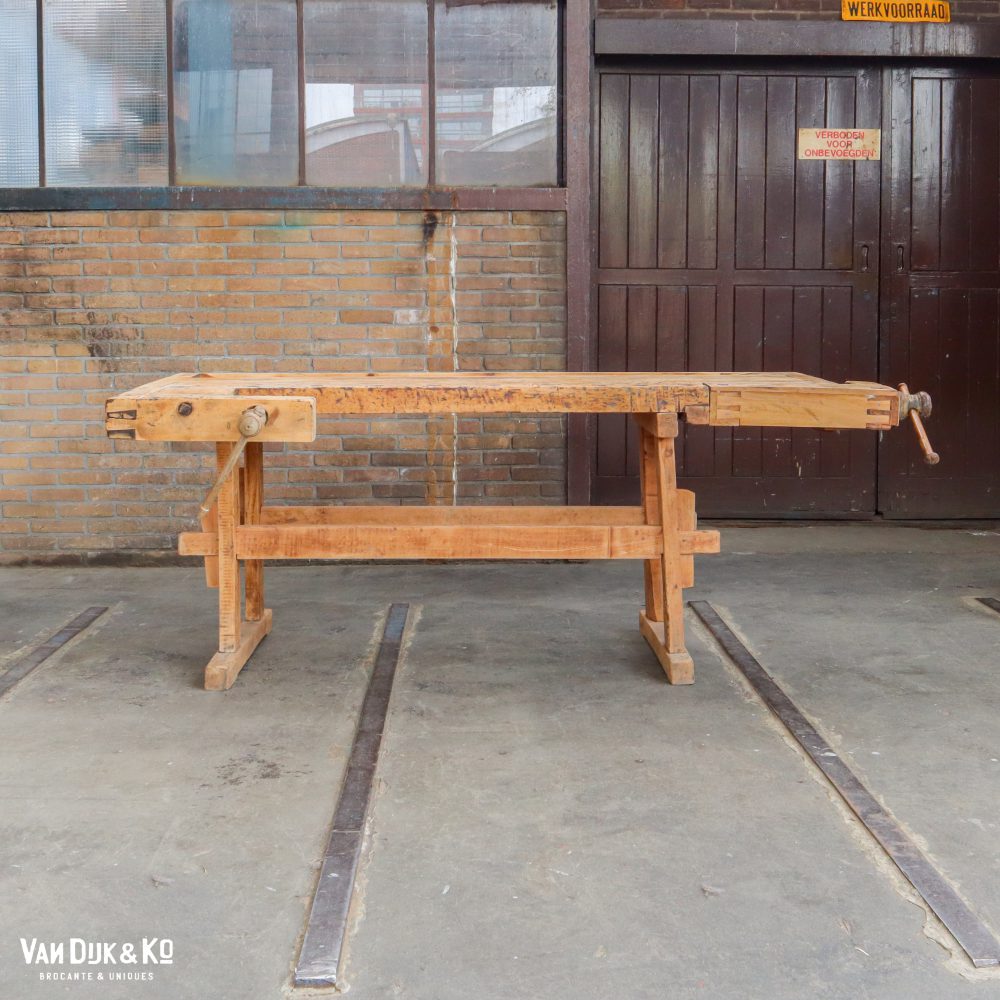 Vintage werkbank met bankschroeven - Afbeelding 2