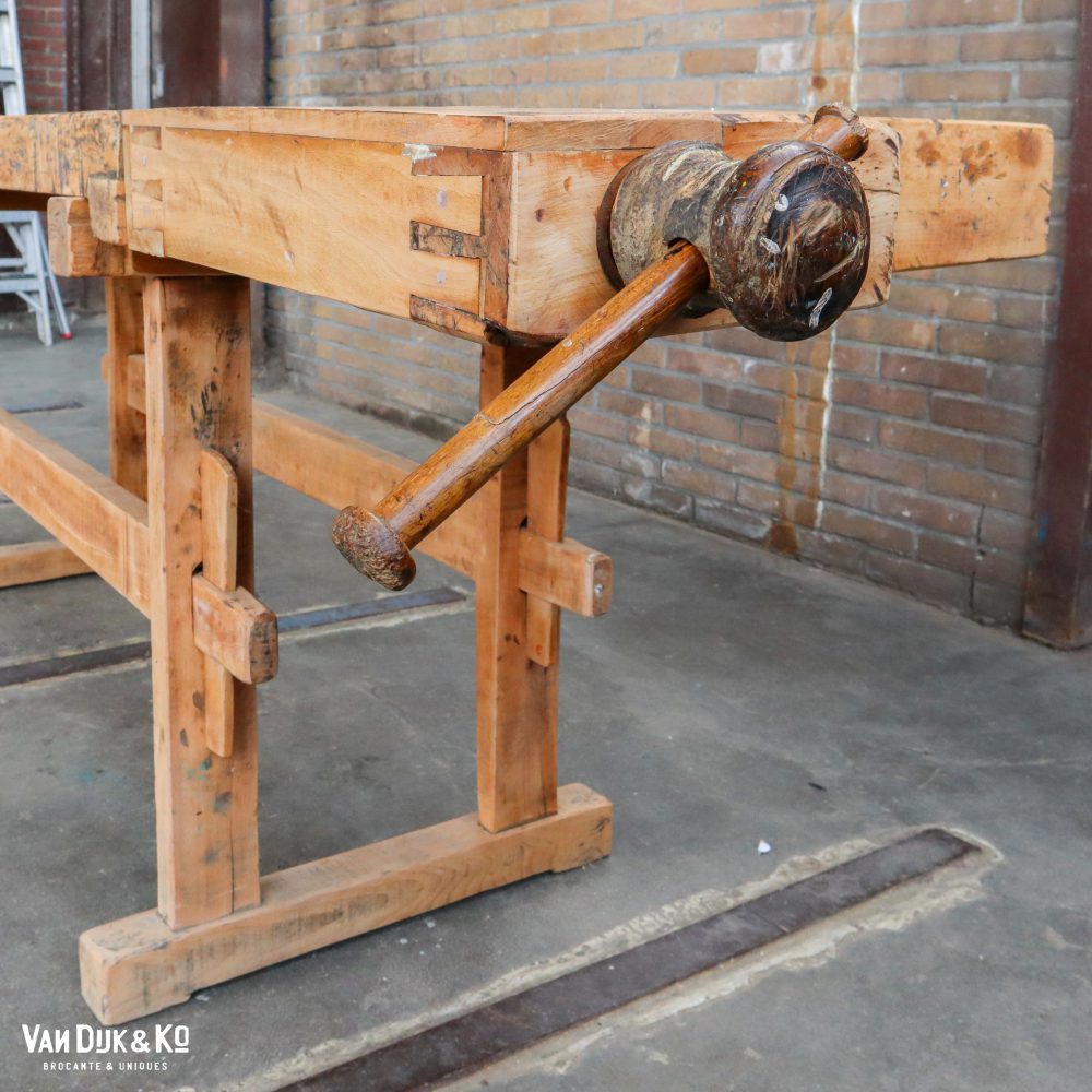Vintage werkbank met bankschroeven - Afbeelding 6