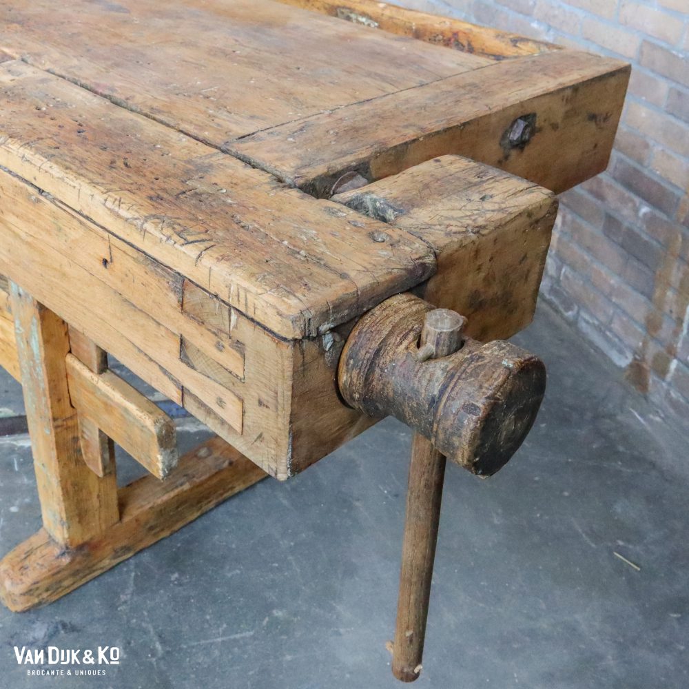 Oude werkbank met bankschroeven - Afbeelding 3