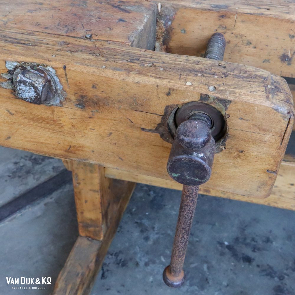 Oude werkbank met bankschroeven - Afbeelding 5