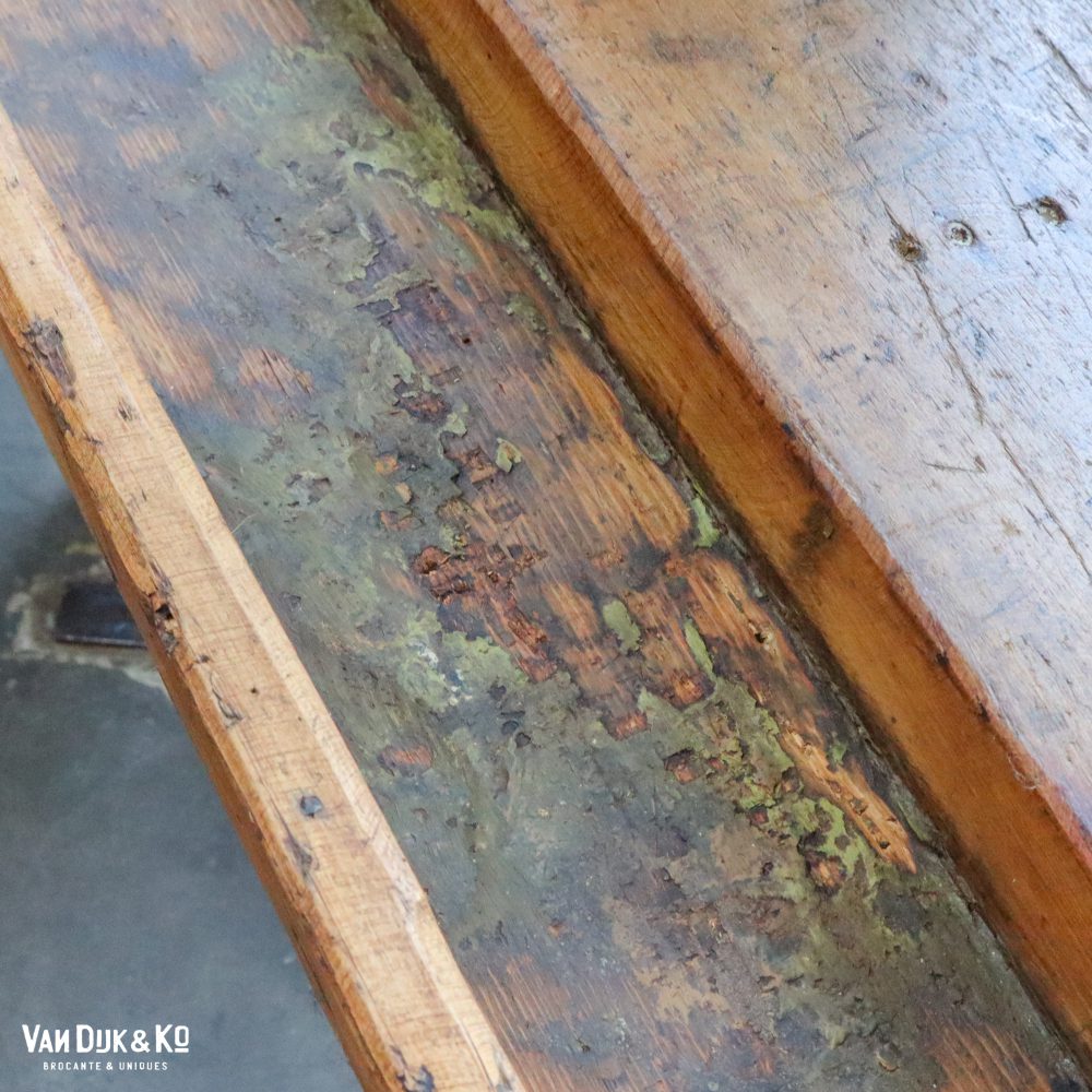 Oude werkbank met bankschroeven - Afbeelding 8